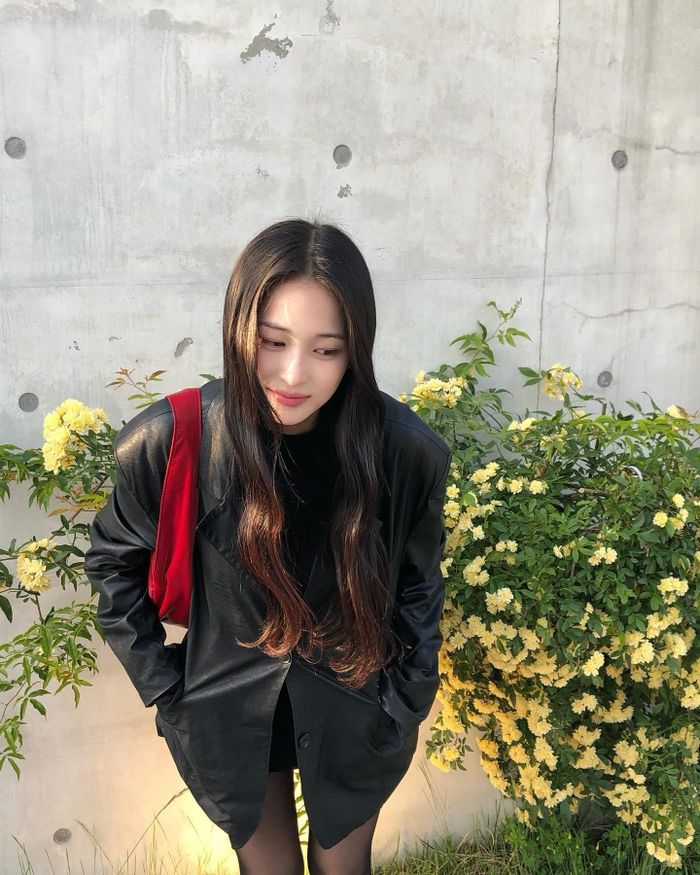 Mới đây, Han Ga Eul gây chú ý với vai Jang Ye Jin, thực tập sinh của bộ phận marketing trong phim truyền hình Let's Get to the Moon. Cô thu hút sự quan tâm từ khán giả trẻ nhờ diễn xuất tự nhiên và hình ảnh tươi sáng. Trước đó, trong MV ra mắt, Han Ga Eul thể hiện tốt các cung bậc cảm xúc khiến nữ diễn viên được kỳ vọng sẽ là thế hệ kế thừa mới của gia đình nghệ sĩ Won Bin. 