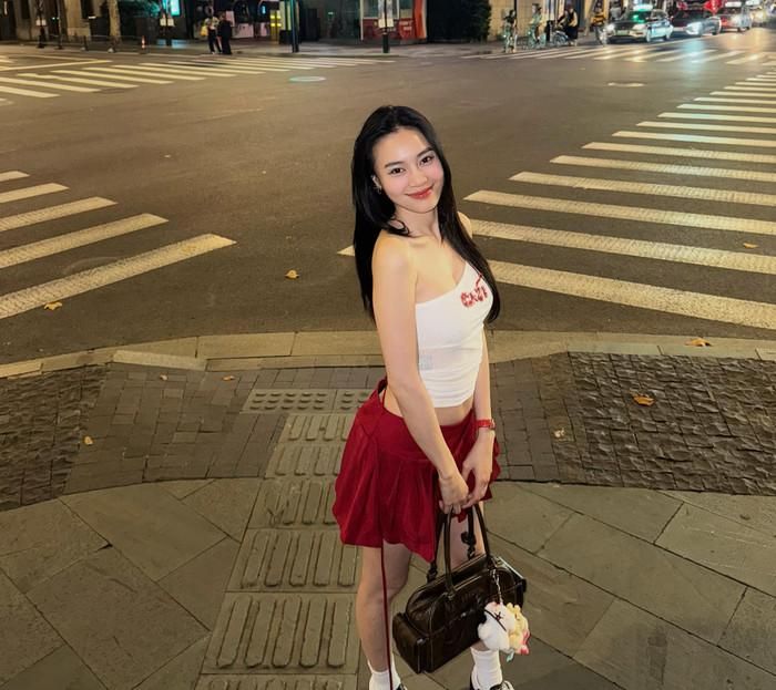 Nữ diễn viên hướng đến vẻ đẹp trẻ trung, năng động nhưng vẫn giữ được sự thanh lịch đặc trưng. (Ảnh FBNV)