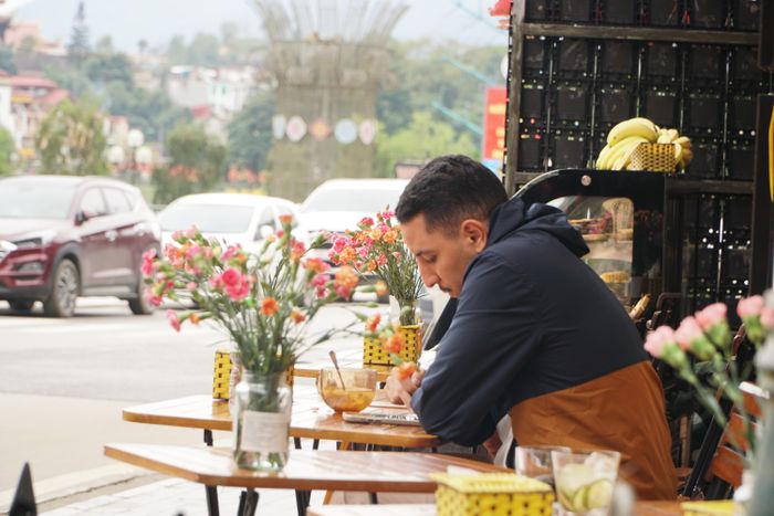  Kiểu thời tiết này thật thích hợp để tận hưởng cái lạnh được chờ đợi suốt thời gian dài bên ly trà nóng. 