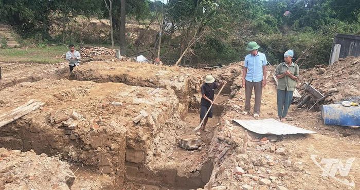 Chị Trương Thị Hoạt (ở xóm Đông, xã Điềm Thụy) đã nhận được hỗ trợ 180 triệu đồng (tiền, vật liệu xây dựng) và đang khẩn trương xây dựng lại nhà ở.