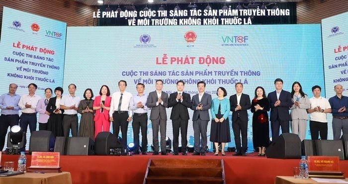 Các đại biểu chụp ảnh lưu niệm