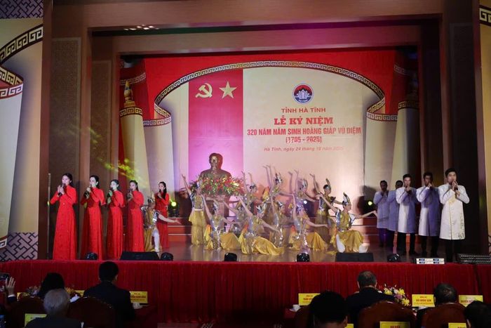 Nhiều tiết mục văn nghệ ca ngợi nét đẹp văn hóa truyền thống quê hương Hà Tĩnh