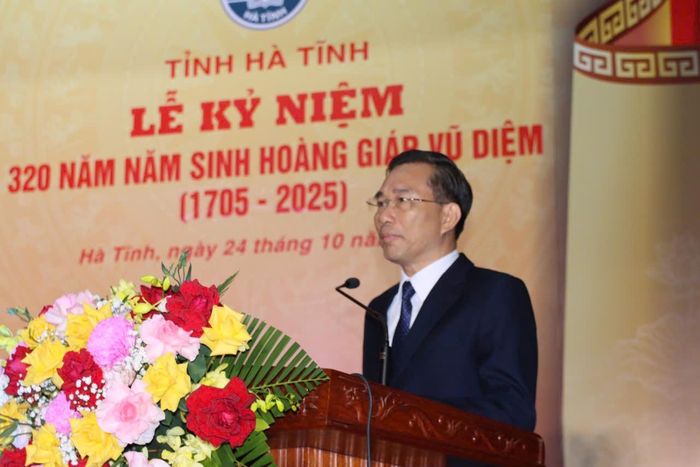 Giám đốc Sở Văn hóa, Thể thao và Du lịch Hà Tĩnh Nguyễn Viết Trường phát biểu tại buổi lễ.