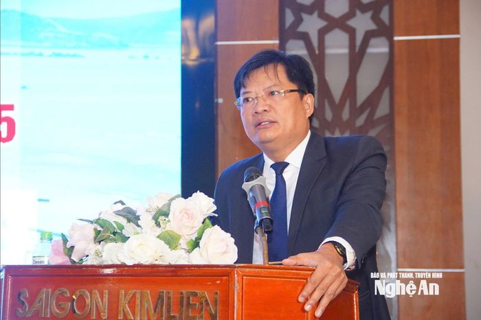 Đồng chí Ngô Đức Kiên - Ủy viên Ban chấp hành Đảng bộ tỉnh, Bí thư Đảng ủy phường Cửa Lò phát biểu tại hội nghị. Ảnh: Diệp Thanh