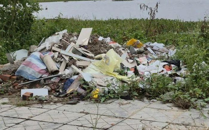 Trước tình trạng trên, người dân sống xung quanh khu vực này kiến nghị các cơ quan chức năng sớm vào cuộc xử lý.