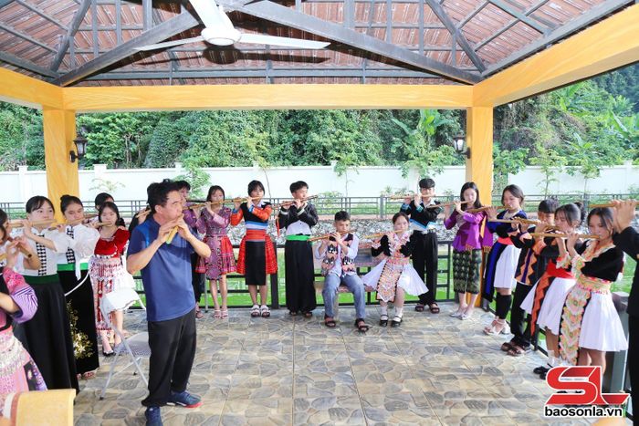 Sinh hoạt CLB Sáo Mông Trường PTDT Nội trú tỉnh.