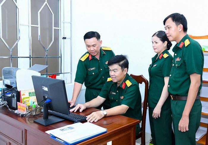 Bảo đảm tốt hạ tầng đường truyền số liệu quân sự phục vụ chuyển đổi số. (Ảnh do Bộ CHQS tỉnh cung cấp)