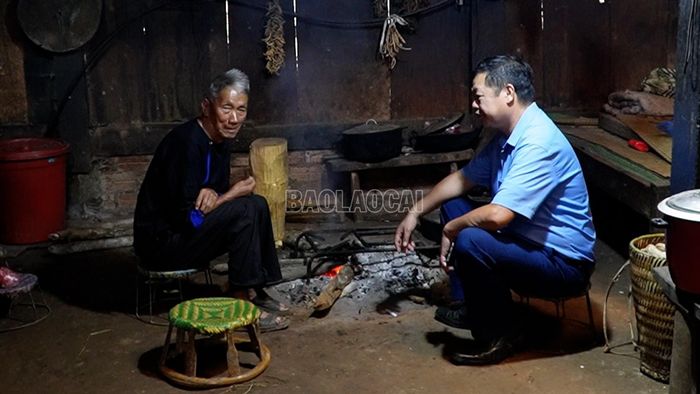 Già làng Thào Vàng Lử 80 tuổi với 59 năm tuổi Đảng ở thôn Mí Háng Tủa Chử, xã Púng Luông.