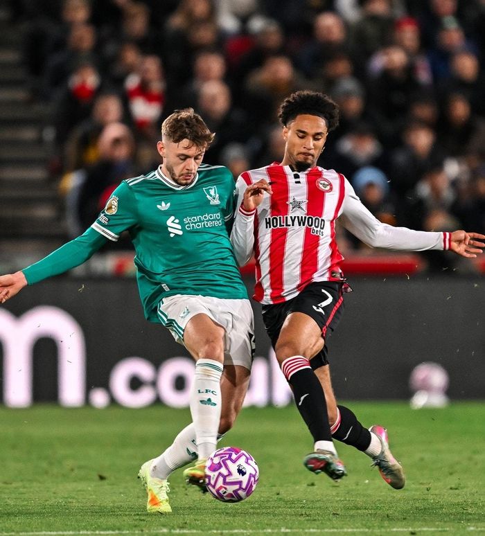 Liverpool (áo xanh) gặp ác mộng trên sân của Brentford - Ảnh: Liverpool FC