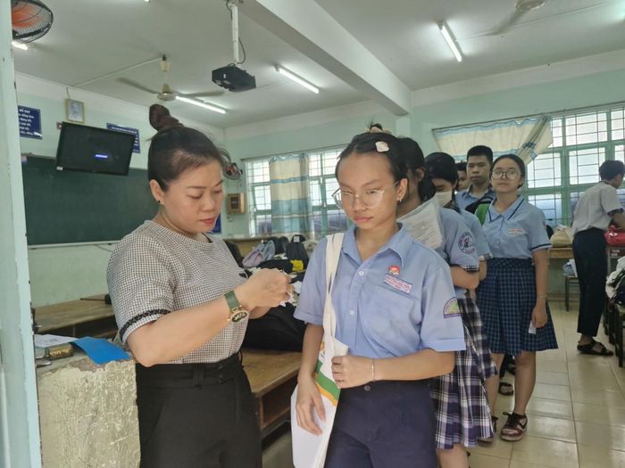 Học sinh ở TPHCM thi tuyển vào lớp 10 năm học 2024 - 2025. Ảnh: Đ.Xá.