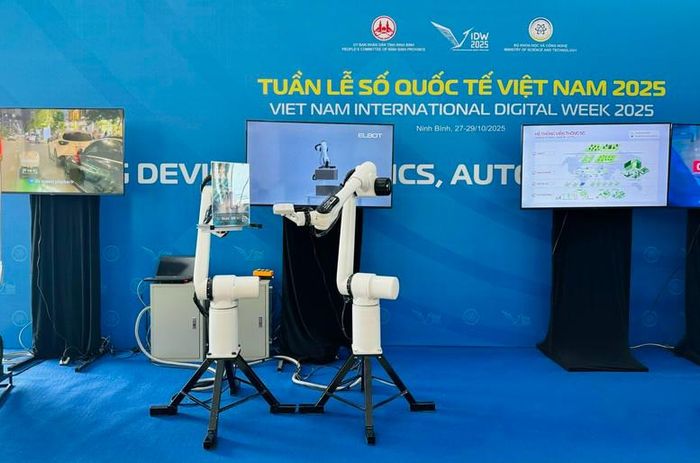 Khu vực trưng bày các sản phẩm công nghệ tại Tuần lễ Số Quốc tế Việt Nam 2025 - Ảnh: VGP/Thu Giang