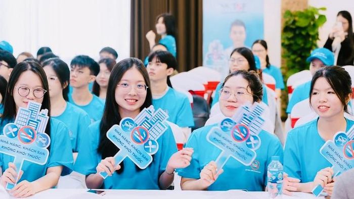  Các đại biểu tham gia triển khai “Chiến dịch tăng cường thực hiện môi trường không khói thuốc lá tại khách sạn, nhà hàng và các địa điểm công cộng” tại Đà Nẵng. 