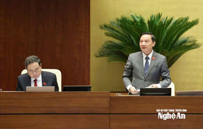 Phó Chủ tịch Quốc hội Nguyễn Khắc Định điều hành phiên làm việc. Ảnh: Nam An