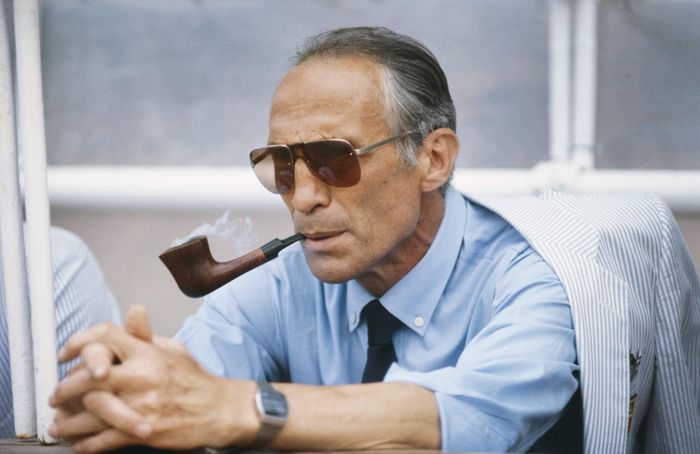 HLV Enzo Bearzot đưa ra quyết định sáng suốt, cách ly đội tuyển với truyền thông