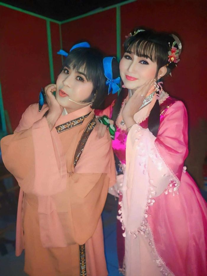 NSƯT Bạch Long (trái) vai Tứ Cửu trong tuồng cải lương “Lương Sơn Bá - Chúc Anh Đài”