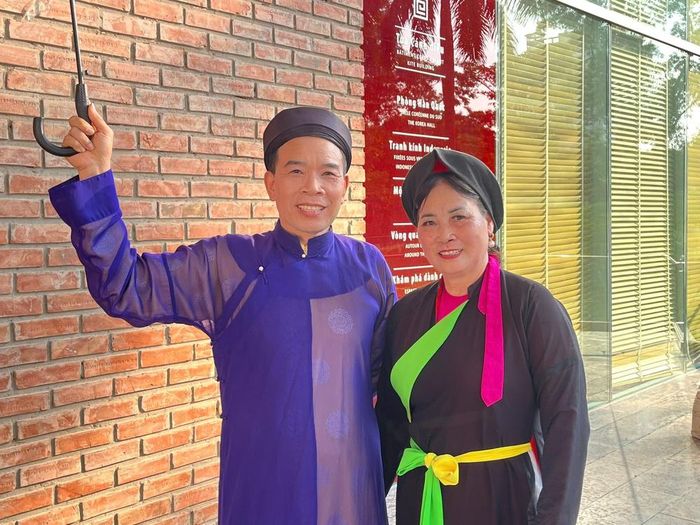 Nghệ sĩ Nguyễn Phương Nam (trái) và nghệ nhân Nguyễn Thị Thanh Lan