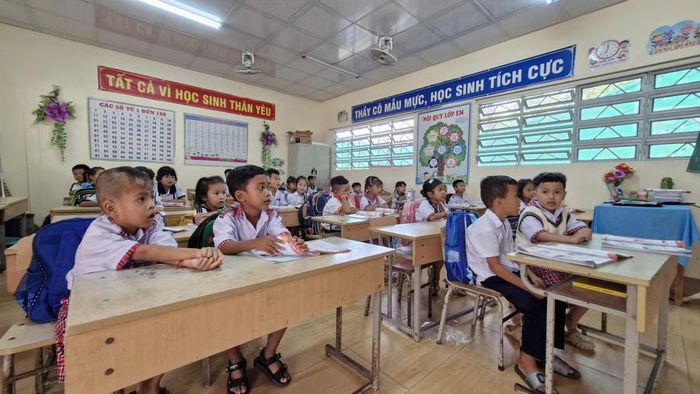  Nhà chùa hiến đất xây trường là cách thiết thực nhất để giữ gìn văn hóa, nâng cao dân trí và gieo mầm nhân ái. 