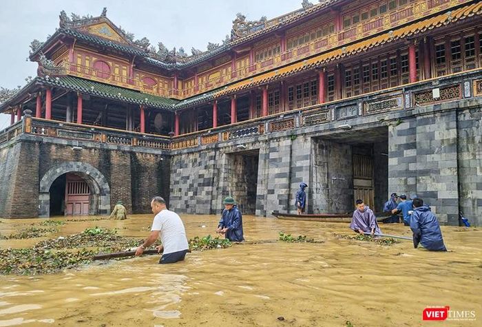  Ngay sau khi nhận thông tin về tình hình lũ xảy ra tại Huế, Trung tâm đã triển khai phương án phòng chống, tại các phòng ban đơn vị và các điểm di tích nơi phụ trách chăm sóc tại địa bàn. 
