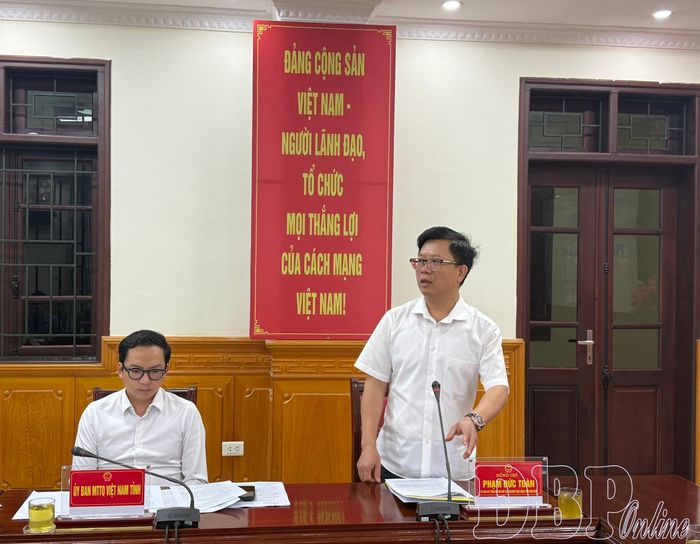 Phó Chủ tịch Thường trực UBND tỉnh Phạm Đức Toàn tham gia ý kiến tại phiên họp.