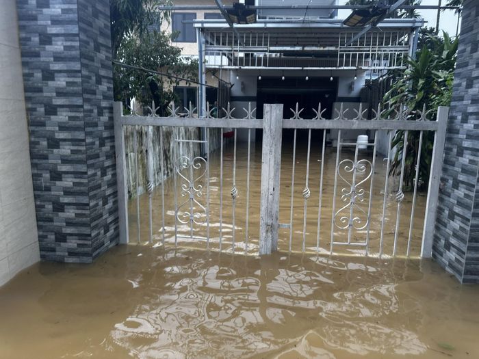 Các tuyến đường giao thông vào xã Hòa Phước (Đà Nẵng) bị ngập sâu trong nước