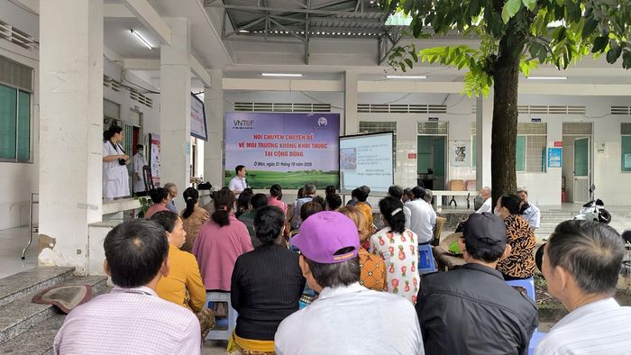 Đông đảo công nhân, người lao động tham dự buổi tuyên truyền.