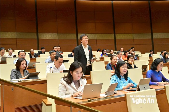 Ông Hoàng Minh Hiếu - Ủy viên Thường trực Ủy ban Pháp luật của Quốc hội, đại biểu Quốc hội Đoàn Nghệ An phát biểu thảo luận. Ảnh. Nam An