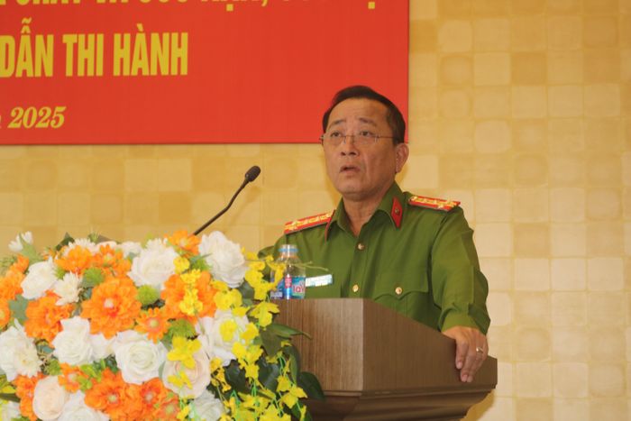 Đại tá Nguyễn Xuân Tuấn - Phó Giám đốc Công an tỉnh phát biểu kết luận hội nghị