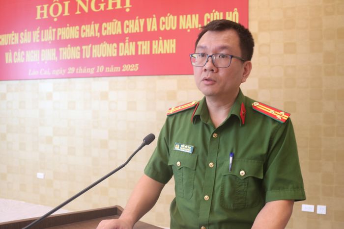 Thượng tá Trần Hải Nam - Phó Trưởng phòng Tham mưu, Cục Cảnh sát PCCC và CNCH (Bộ Công an) đã trực tiếp phổ biến các nội dung quan trọng của Luật PCCC&CNCH cũng như các nghị định, thông tư hướng dẫn thi hành.