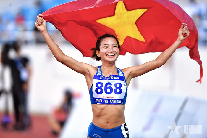 Đảng viên, vận động viên Nguyễn Thị Oanh - người được truyền thông khu vực ví là “nữ hoàng điền kinh” của Đông Nam Á, với thành tích giành 12 huy chương vàng ở các kỳ SEA Games. Trong đó, cô đang là đương kim vô địch Đông Nam Á ở 4 cự ly khác nhau: 1.500m, 5.000m, 3.000m vượt chướng ngại vật và 10.000m.