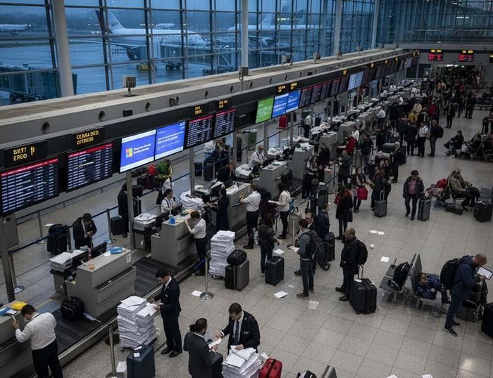 Sân bay Heathrow (Anh) bị sự cố của Micrisoft làm gián đoạn một số dịch vụ. Ảnh: TWI
