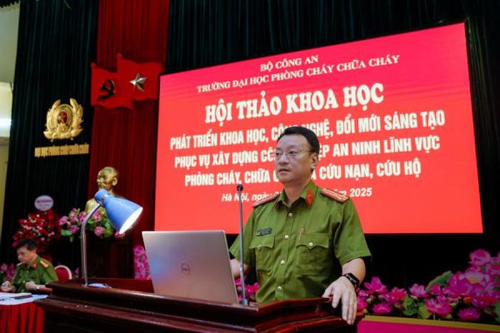 Thượng tá Nguyễn Đức Ánh, Trường Đại học PCCC phát biểu tại hội thảo.