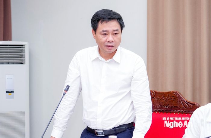 Ủy viên Ban Thường vụ Tỉnh ủy, Trưởng ban Nội chính Tỉnh ủy Hồ Lê Ngọc phát biểu tại cuộc giao ban. Ảnh: Phạm Bằng