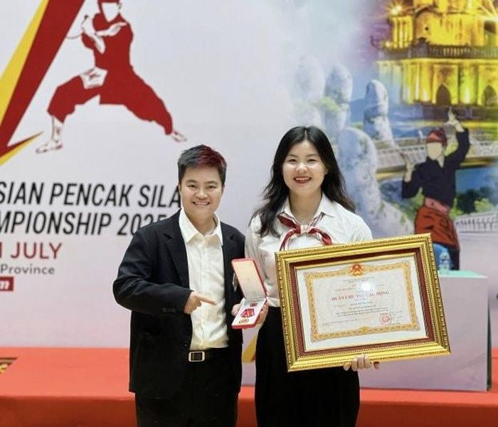 Với tấm Huy chương Vàng giải vô địch Pencak Silat thế giới năm 2024, Quàng Thị Thu Nghĩa được chủ tịch nước tặng Huân chương Lao động hạng Nhất, Ảnh: NVCC