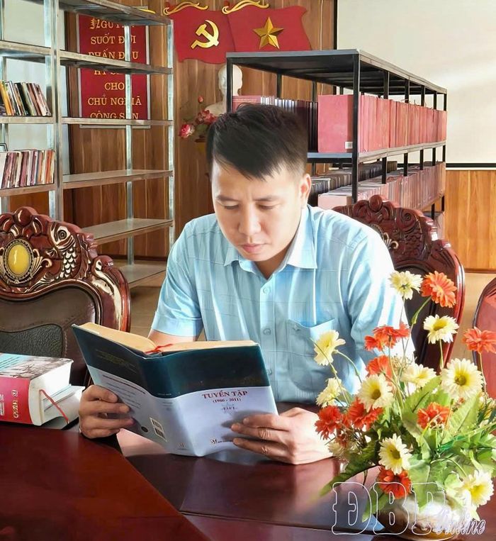 Ngoài phục vụ người dân, học sinh, Thư viện xã Tủa Chùa còn là nơi phục vụ việc tra cứu, tìm hiểu thông tin cho cán bộ xã.