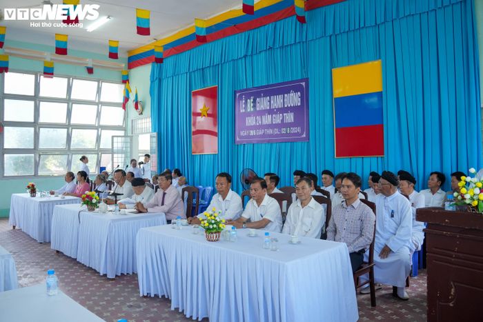 Đạo Cao Đài tại Tây Ninh cho thấy sự hội nhập sâu của tôn giáo vào đời sống chính trị.