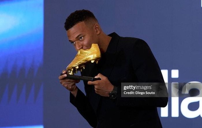 Mbappe nhận Chiếc giày vàng