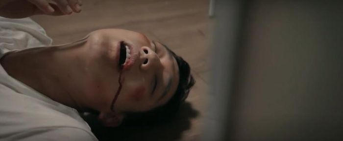 Mẹ của Đức lo sợ trước lời đe dọa kiện tụng của Nghiêm.