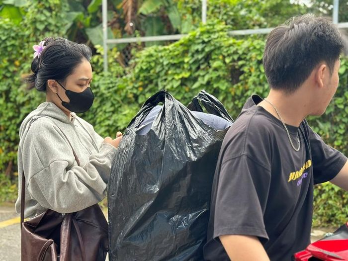 Nhiều người tìm đến dịch vụ giặt sấy quần áo lấy nhanh để đảm bảo quần áo không bị ẩm mốc, hư hại