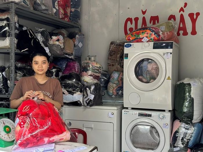 Hầu hết tại các cửa hàng giặt sấy quần áo ở thời điểm này đều cho các máy giặt hoạt động hết công suất