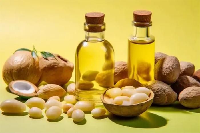 Không nên chỉ sử dụng một loại dầu ăn mà cần có sự kết hợp. (Ảnh: Sohu)