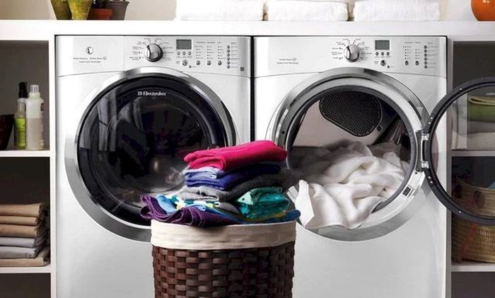 Cách sử dụng đúng là bạn hãy để máy sấy tự động vận hành và chỉ mở ra khi máy đã báo sấy xong.