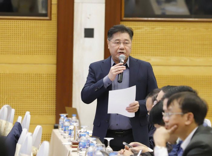 Ông Lê Quốc Thanh - Giám đốc Trung tâm Khuyến nông Quốc gia trả lời câu hỏi của đại biểu. Ảnh: N.Lộc