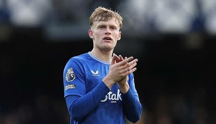 Jarrad Branthwaite được MU săn đón.