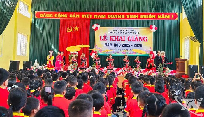 Lễ khai giảng năm học 2025-2026 của Trường Tiểu học Vân Tùng (xã Ngân Sơn).