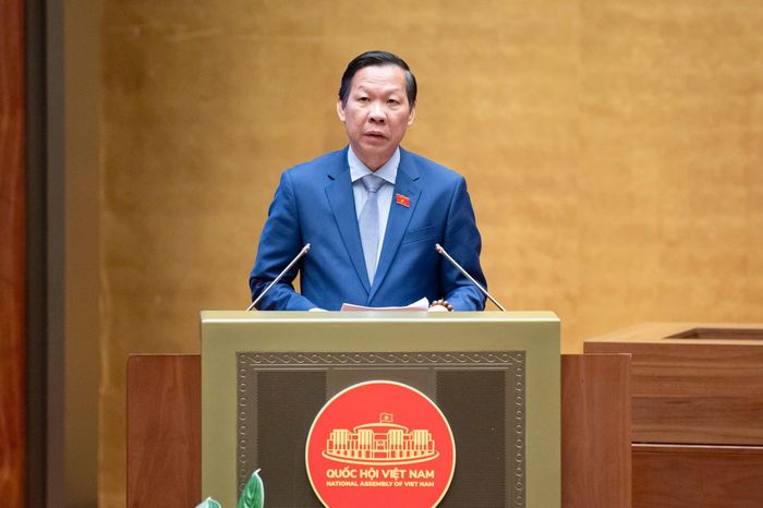 Chủ nhiệm Ủy ban Kinh tế và Tài chính của Quốc hội Phan Văn Mãi cho hay, Ủy ban đề nghị tiếp tục rà soát danh mục liên quan lĩnh vực hàng không dân dụng bảo đảm thống nhất với Luật Hàng không dân dụng (sửa đổi). Ảnh: Phạm Thắng.