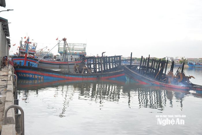 Một vụ cháy tàu cá tại Cảng cá Lạch Quèn năm 2022. Ảnh tư liệu: Xuân Hoàng