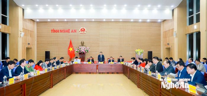 Quang cảnh phiên họp thường kỳ tháng 10/2025 của UBND tỉnh Nghệ An. Ảnh: Thành Duy