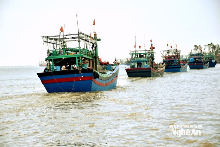 Ra khơi bám biển. Ảnh: Xuân Hoàng