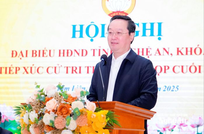 Bí thư Tỉnh ủy Nguyễn Đức Trung phát biểu, trao đổi, giải đáp ý kiến cử tri. Ảnh: Phạm Bằng