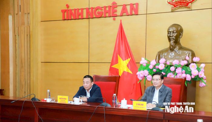 Các đồng chí chủ trì tại điểm cầu Nghệ An. Ảnh: T.D